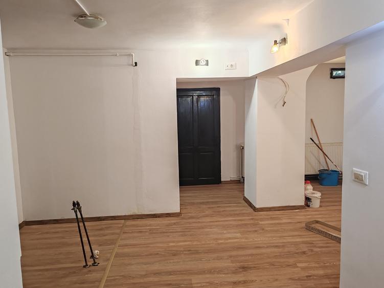 Apartament cu 4 camere decomandat în Central