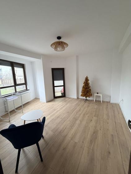 Apartament cu 4 camere în Sisești