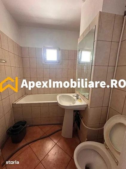 Apartament cu 4 camere decomandat în Tei
