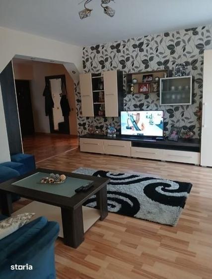 Inchiriez apartament 3 camere - 1