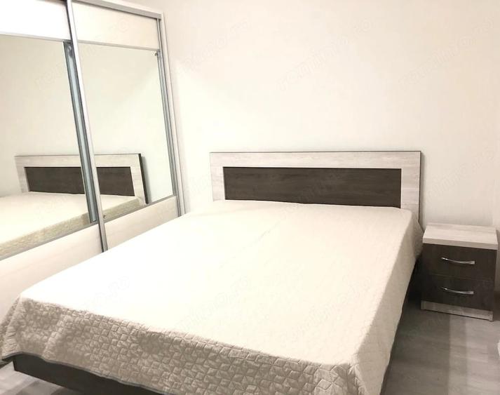 Garsonieră decomandată în Romană