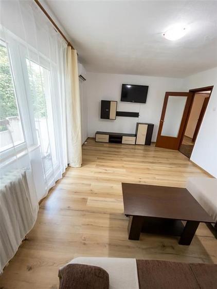 Apartament cu 3 camere decomandat în Dacia