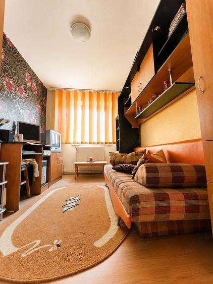Apartament cu 3 camere decomandat în Viziru 3