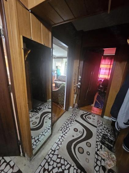 Apartament cu 3 camere semidecomandat în Obor
