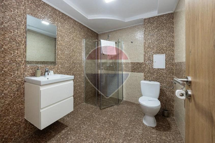 Casă cu 13 camere cu Teren 869 Mp în Central