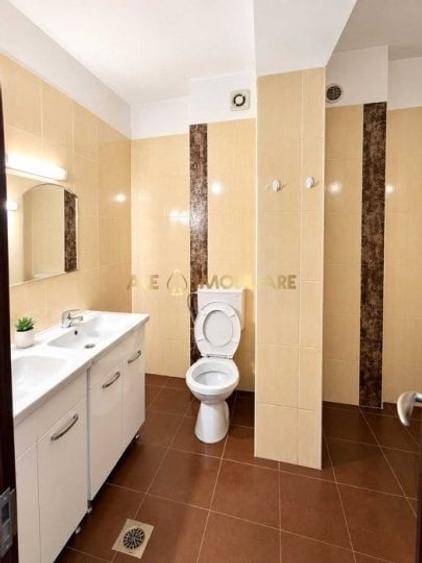 Apartament cu 5 camere semidecomandat, mobilat în Berceni