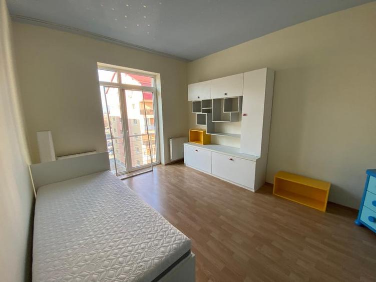 Apartament cu 3 camere decomandat în Ștrand