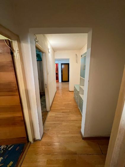 Apartament cu 3 camere decomandat în Steaua