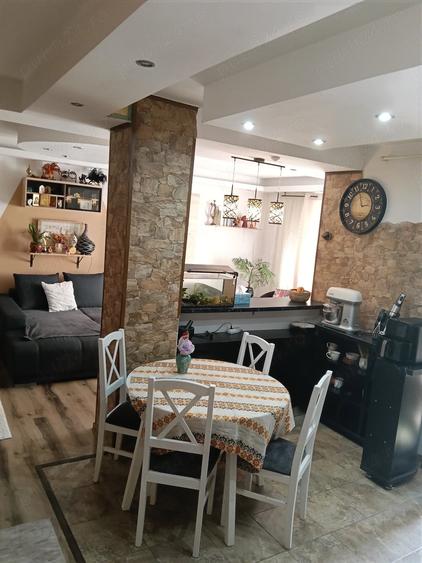 Apartament cu 4 camere decomandat în Central
