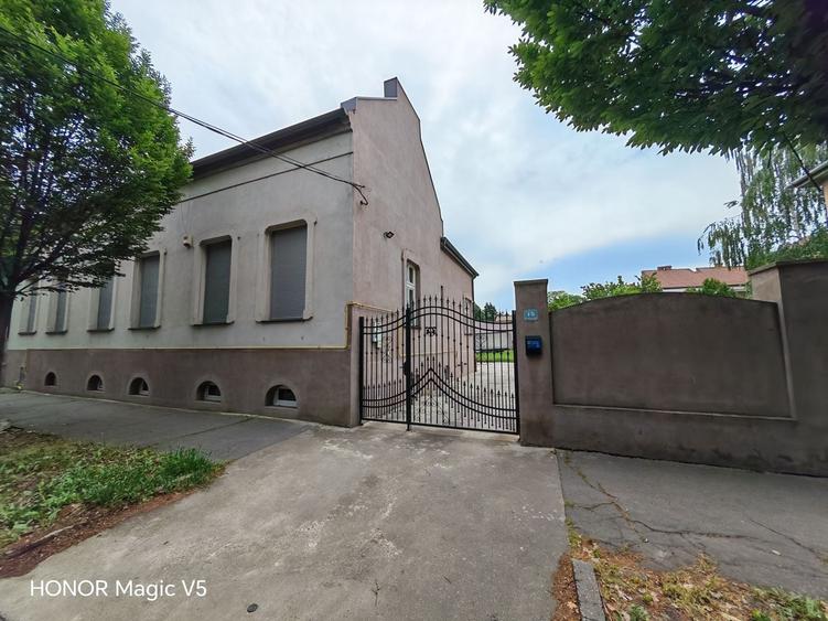 Casă individuală cu 12 camere cu Canalizare în Bălcescu