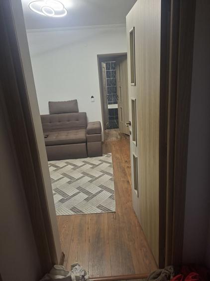 Apartament cu 3 camere semidecomandat în Craiovei
