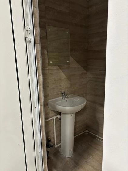Spațiu comercial, de 2,150 mp, în Central