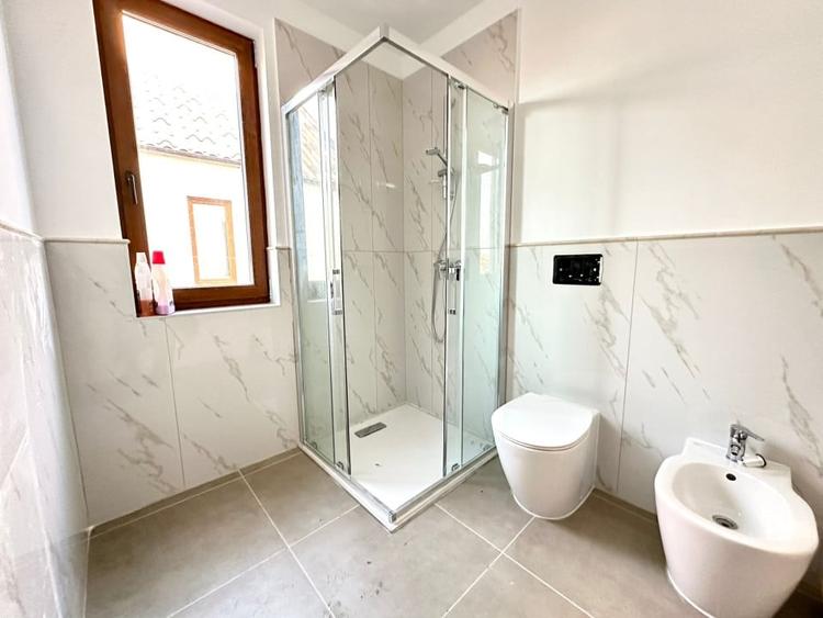 Casă individuală cu 3 camere cu Canalizare în Sânandrei