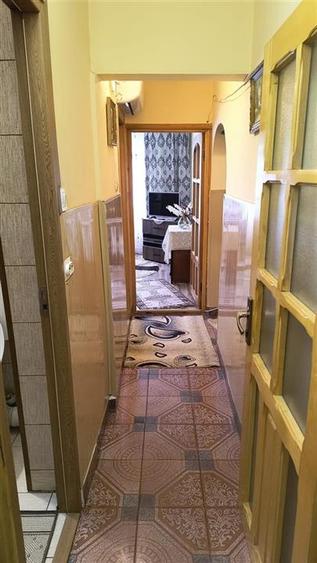 Apartament cu 3 camere decomandat, mobilat în Nicolina