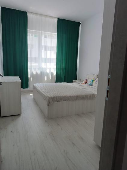 Apartament cu 2 camere semidecomandat în Roșu