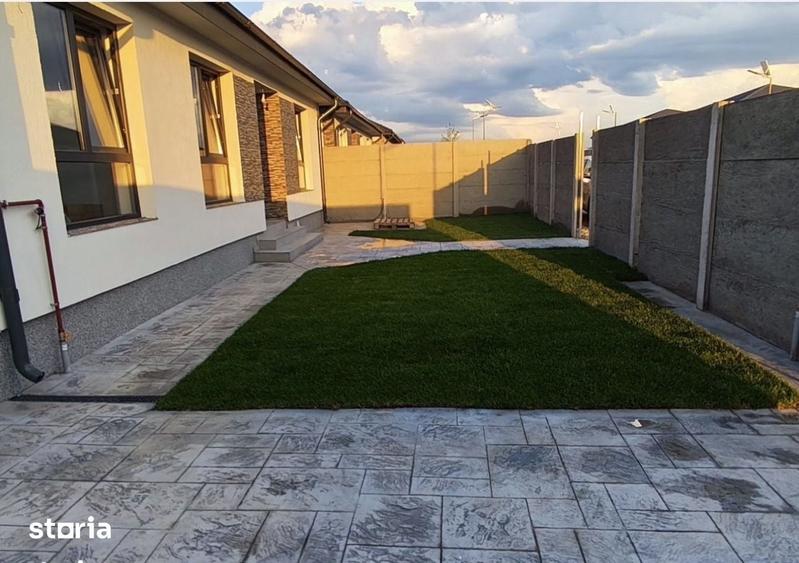 Casă cu 4 camere cu Teren 390 Mp în Joița