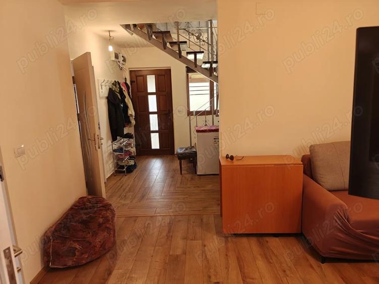 Casă cu 4 camere în Central