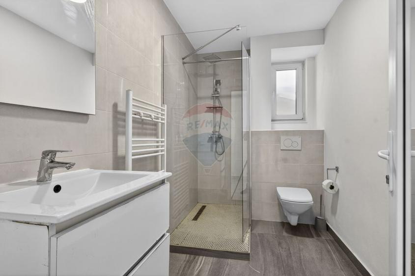 Casă cu 6 camere cu Teren 600 Mp în Fântânele