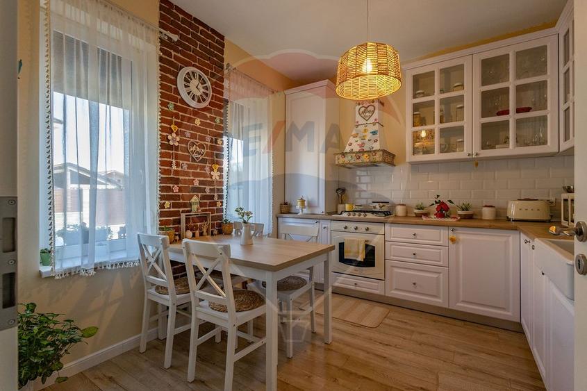 Duplex cu 4 camere cu Teren 256 Mp în Dumbrăvița