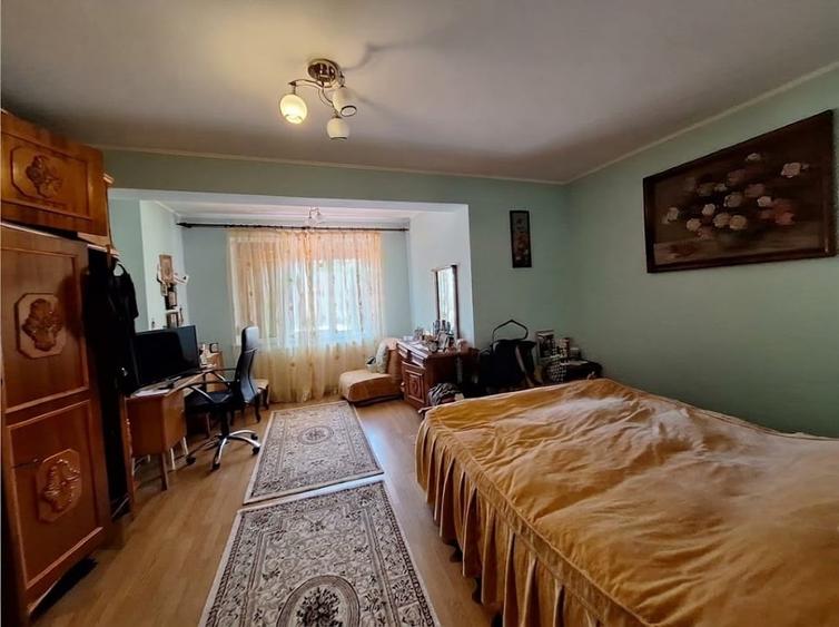 Casă individuală cu 5 camere cu Canalizare în Ultracentral