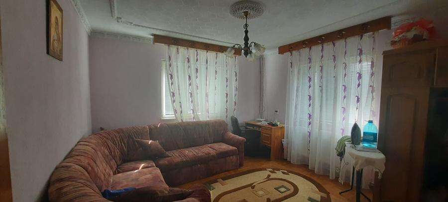Casă cu 4 camere în Limpeziș