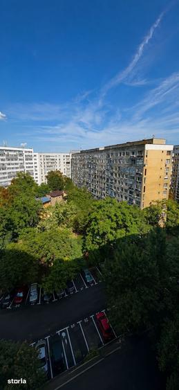 Apartament cu 3 camere semidecomandat, mobilat în Tineretului
