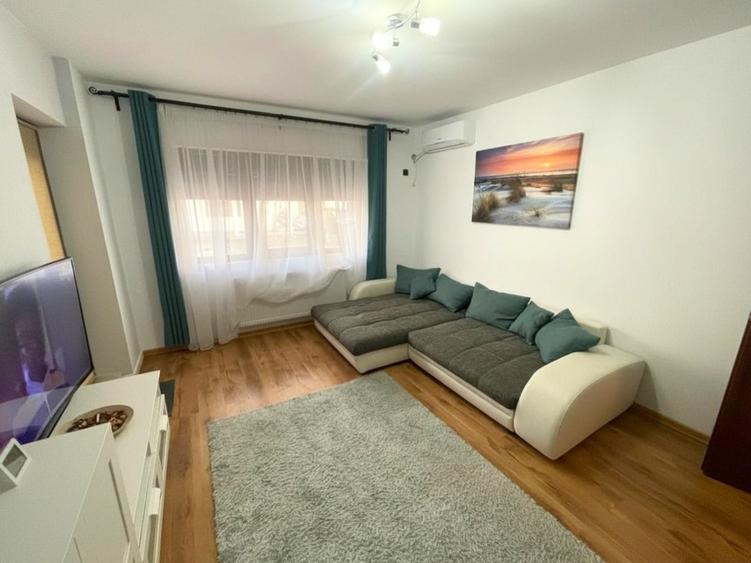 Apartament cu 2 camere decomandat, mobilat în Central