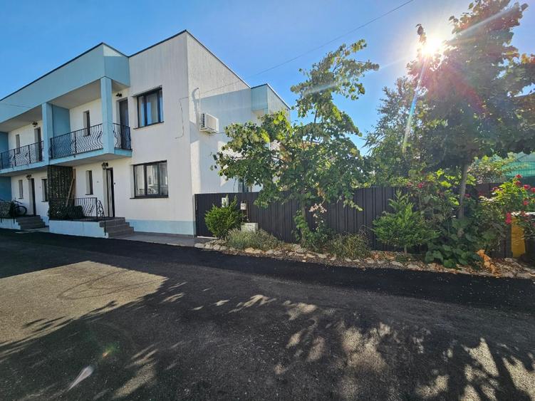 Duplex cu 4 camere cu Teren 300 Mp în Domnești