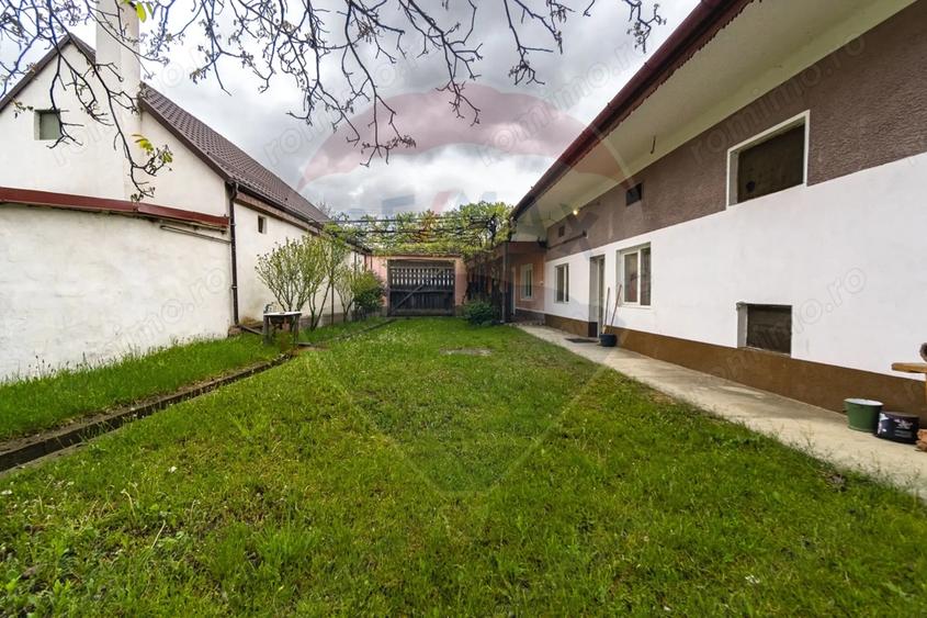Casă cu Teren 1068 Mp în Perșani