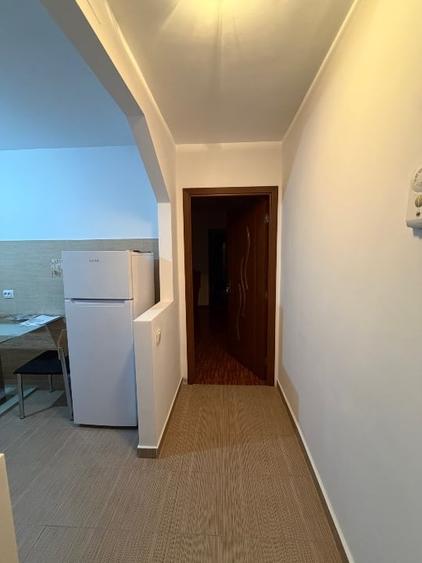 Apartament cu 2 camere semidecomandat, mobilat în Central