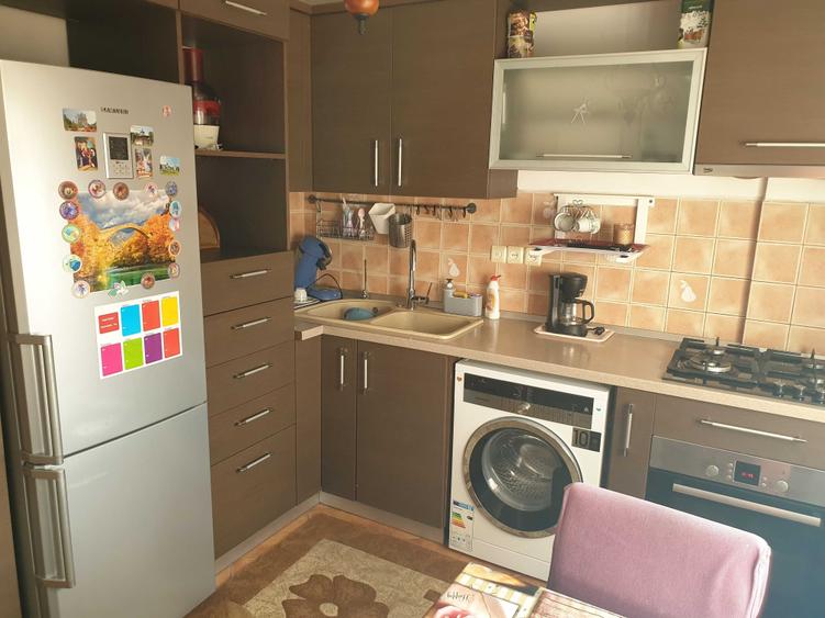 Apartament cu 3 camere decomandat în Cantacuzino