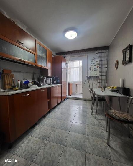Apartament cu 3 camere decomandat în Mioriței