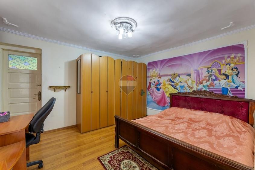 Casă individuală cu 4 camere cu Teren 800 Mp în Pârneava