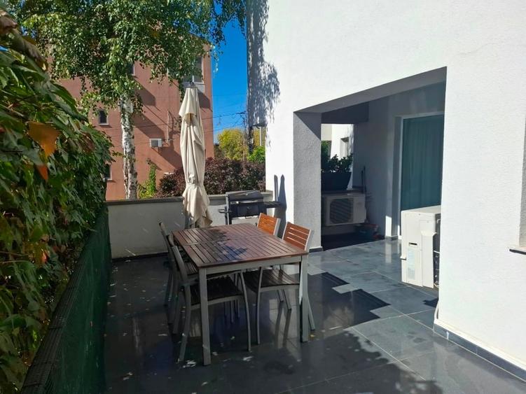 Apartament cu 4 camere decomandat în Central