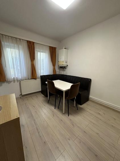 Apartament cu 2 camere semidecomandat, mobilat în Vitan