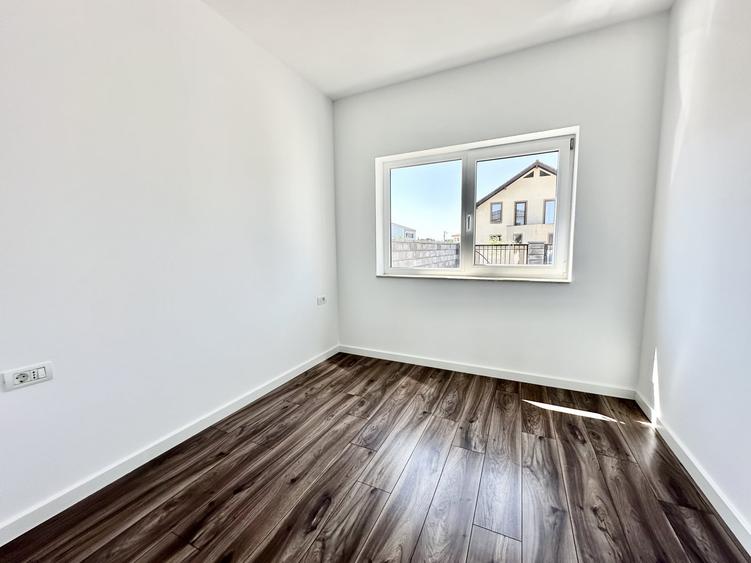 Duplex cu 5 camere cu Canalizare în Moșnița Veche