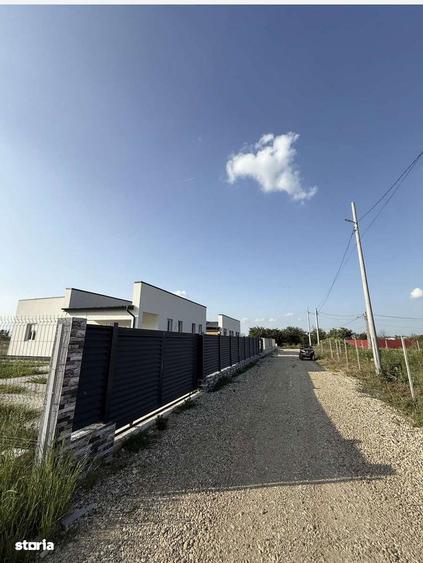 Casă cu 6 camere cu Teren 490 Mp în Adunații-Copăceni