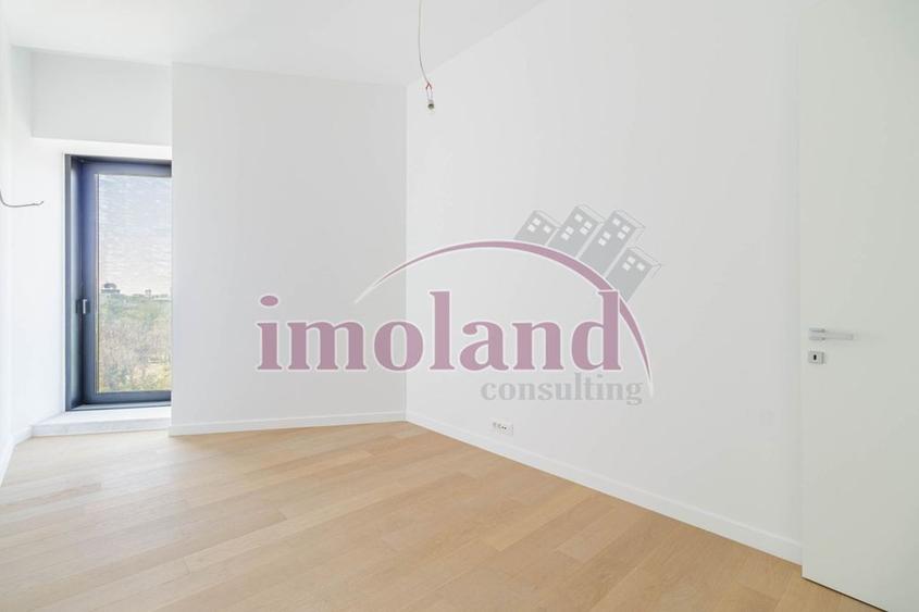 Apartament cu 4 camere semidecomandat în Barbu Văcărescu