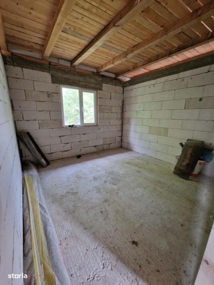 Casă cu 3 camere cu Teren 9000 Mp în Central