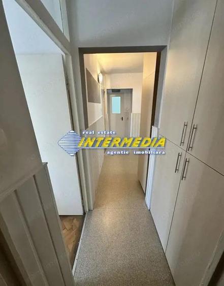 Apartament cu 4 camere decomandat în Cetate
