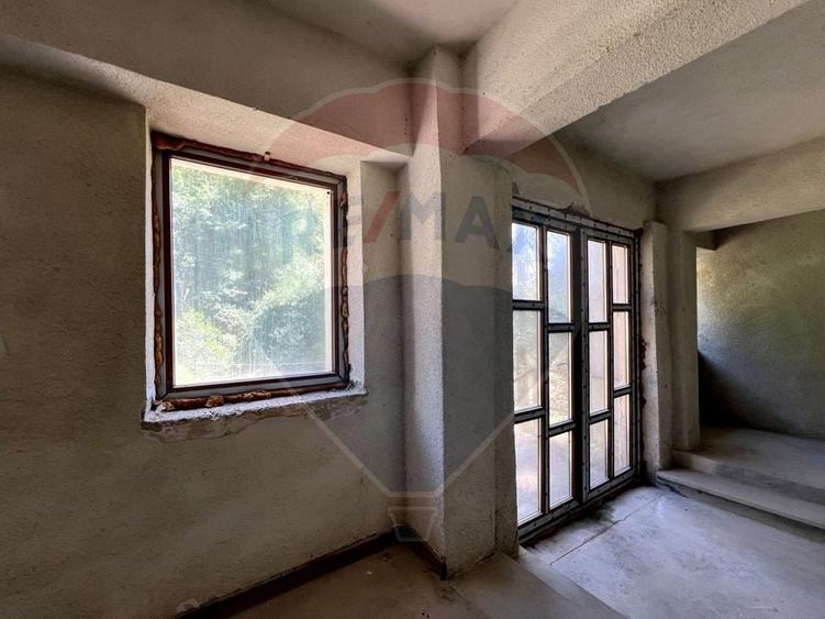 Hotel/Pensiune, de 2,200 mp, în Bizușa-Băi