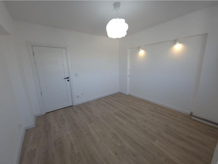 Apartament cu 4 camere decomandat în Alexandru cel Bun