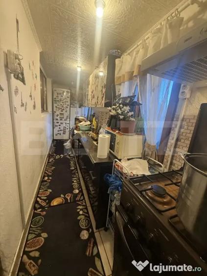 Apartament cu 3 camere semidecomandat în Micro 11