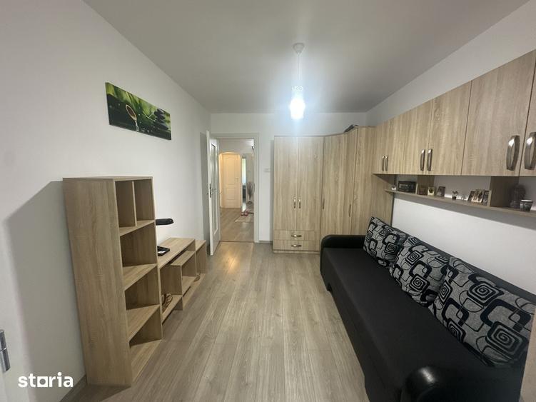 Apartament cu 4 camere în Berceni