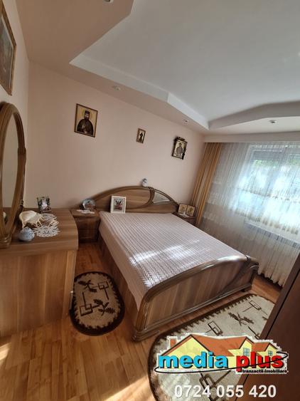 Apartament cu 3 camere decomandat în Micro 13