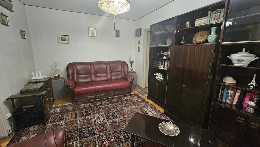 Apartament cu 3 camere semidecomandat în Iancului