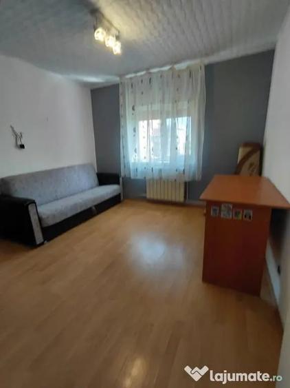 Apartament cu 2 camere decomandat în Piața Centrală