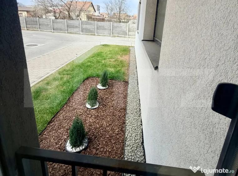 Apartament cu 3 camere decomandat în Micești