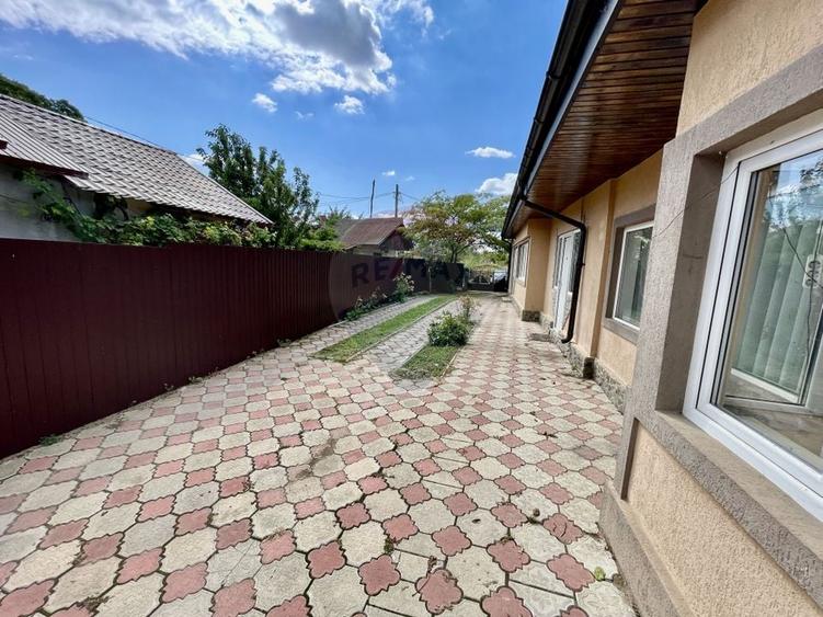 Casă individuală cu 6 camere cu Teren 1354 Mp în Țifești