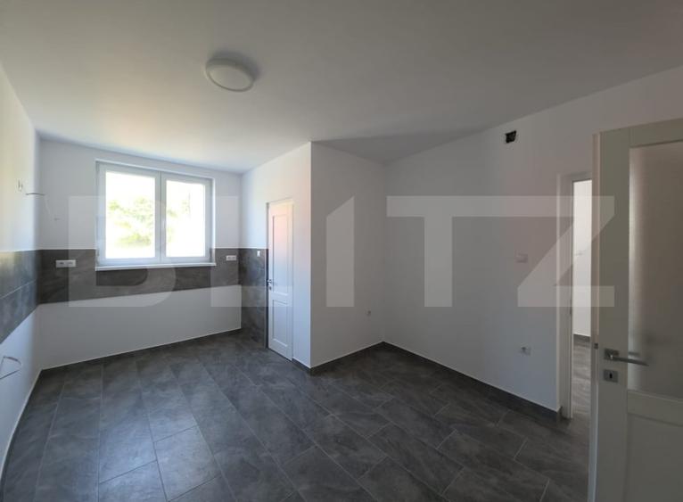Duplex cu 5 camere cu Canalizare în Corunca